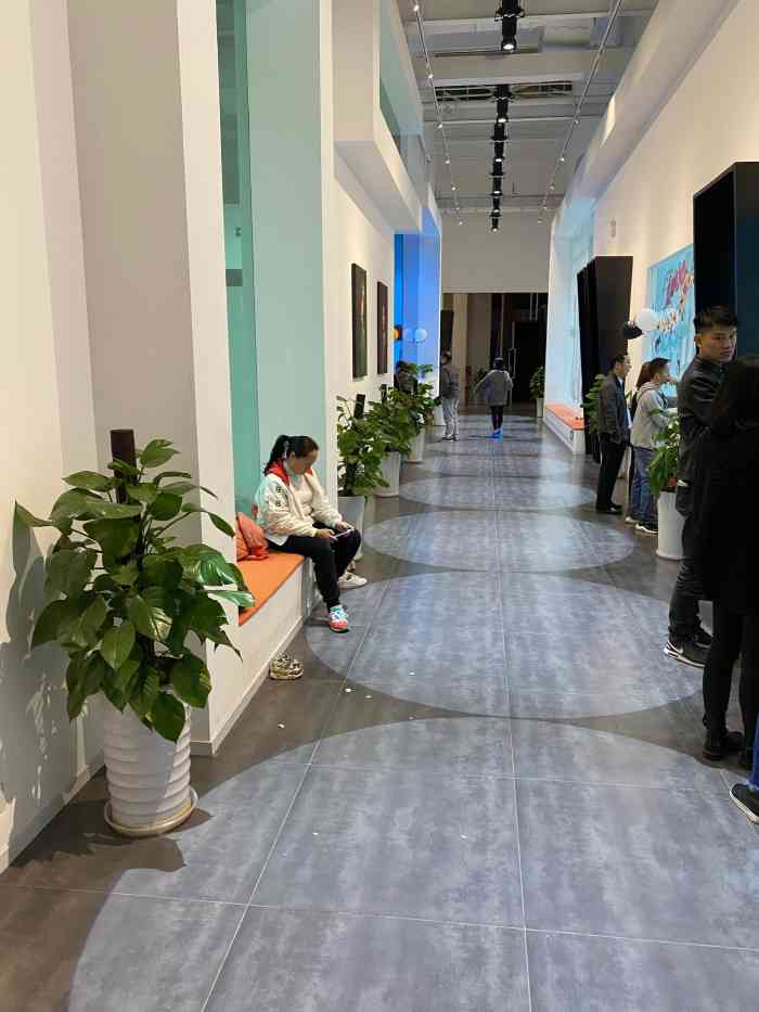 吾来舞往艺术中心(成都旗舰店)-"过来试课,学校的老师非常认真在教