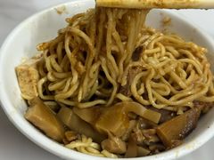 -松树干拌面店