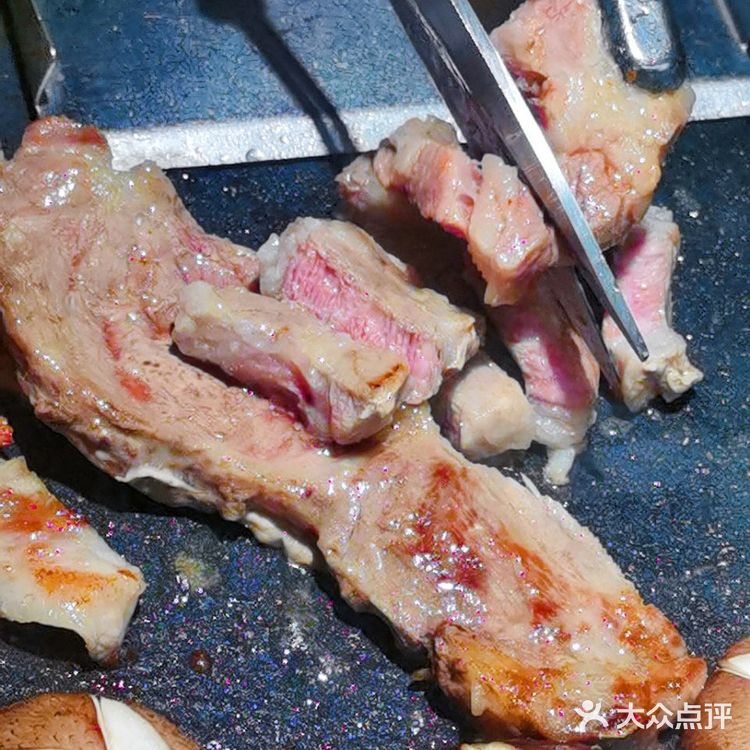 深夜食堂必来椿社烤肉!冰面配烤肉巨爽