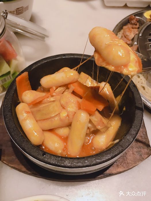 韩宫宴炭火烤肉(湖州万达店)石锅芝士年糕图片 - 第1张