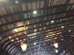 -钟书阁(松江泰晤士小镇店)