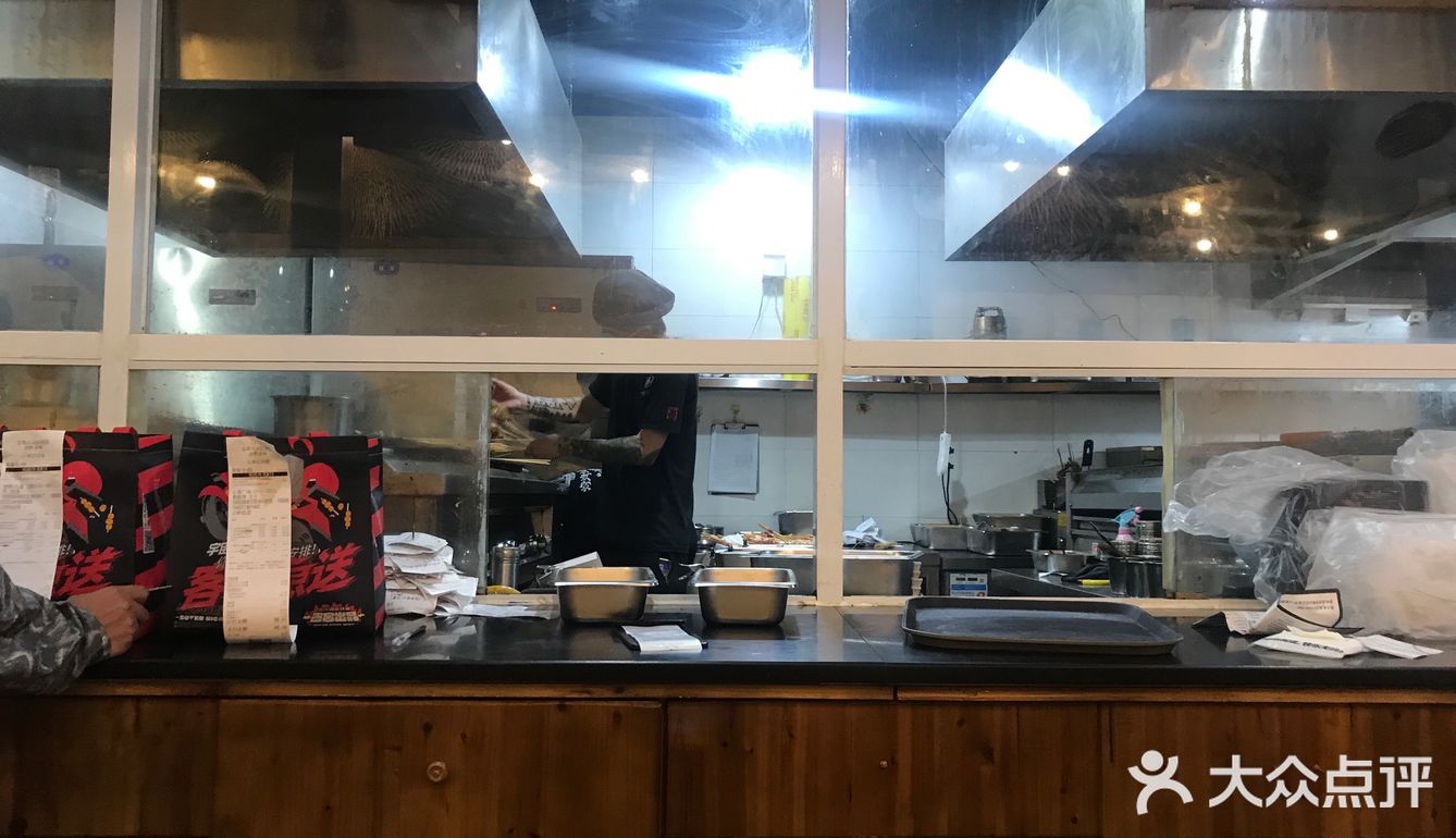 忘记发点评了，吃完才点的，然后口味还不错，臭豆腐有点小