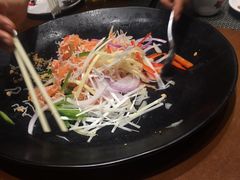 三文鱼齐齐捞起-香山家宴