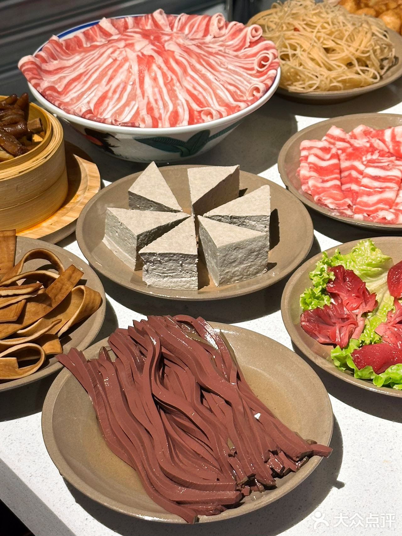 帝都美食探店 | 超正宗重庆火锅，没人能拒绝卤校长这口鸭血面