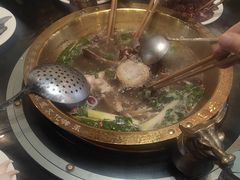 -周老三跷脚牛肉·全牛火锅(非遗传承店)