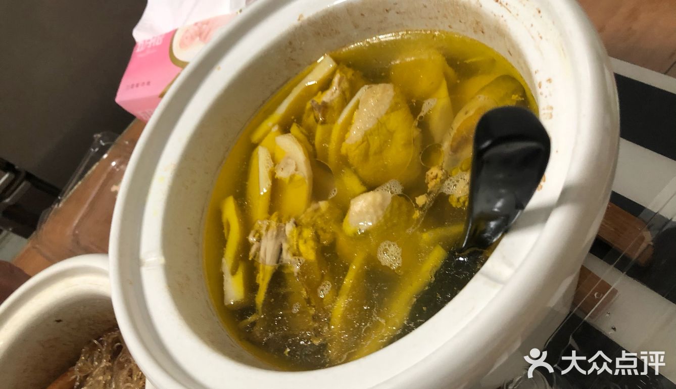 *如果很怕鸡汤的油，可以把煮好的鸡汤盛入小碗后放凉
