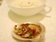 法式大蒜蓉浓汤伴炒鲍片配西班牙甘腿粒-Caprice(香港四季酒店)