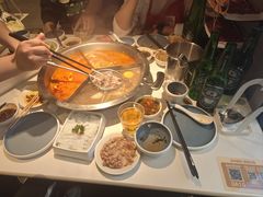 -左庭右院鲜牛肉火锅(金山万达店)