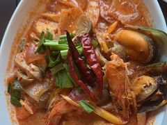 -Chom Cafe and Restaurant