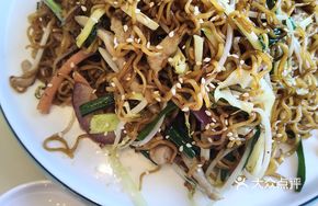 Cabbage Three-Thread Stir-Fried Egg Noodles