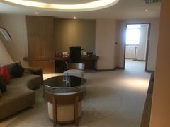 -上海滴水湖皇冠假日酒店