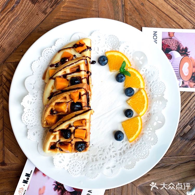 青岛首家油画咖啡厅🎨就藏在金沙滩啤酒城‼️