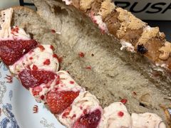 -HOT CRUSH趁热集合·现烤面包(上海环球港店)