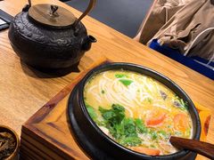 蒙自过桥米线-麦麦山云南菜(复地活力城店)