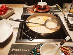 -尚尚仙·酸汤猪手·猪肚鸡火锅(华联万柳购物中心店)