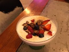 野莓核桃蜂蜜希腊酸奶-The Rug Cafe(王府中环店)