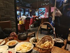 -老牌坊云南鱼豆花火锅(哈西万达店)