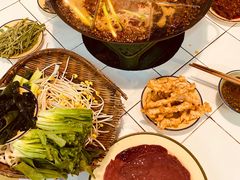 红汤锅底-石灰市老火锅(北滨路店)