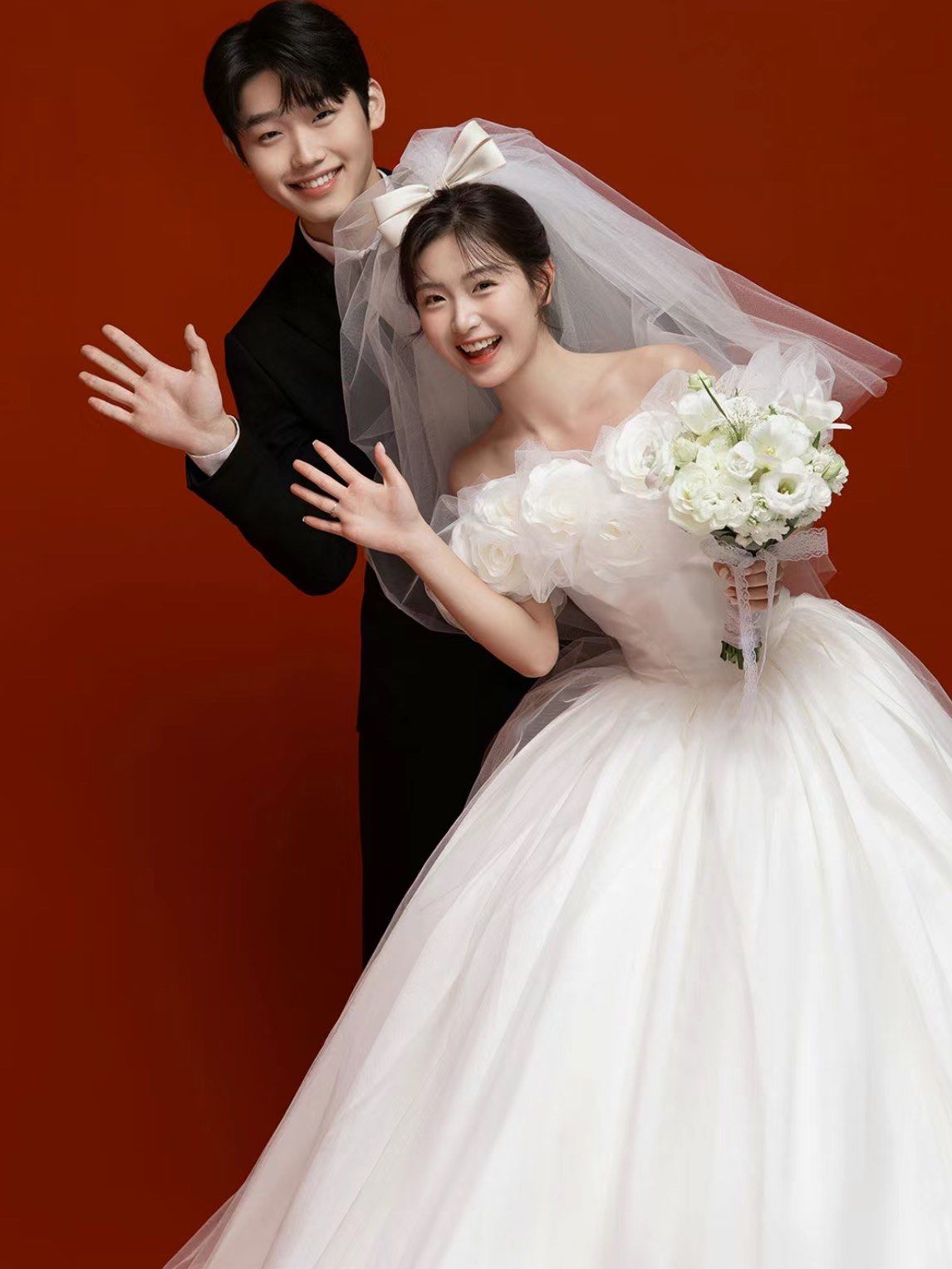 存一些喜嫁拍照姿势～
俏皮又可爱浪漫的婚纱照拍照姿势简单又喜庆