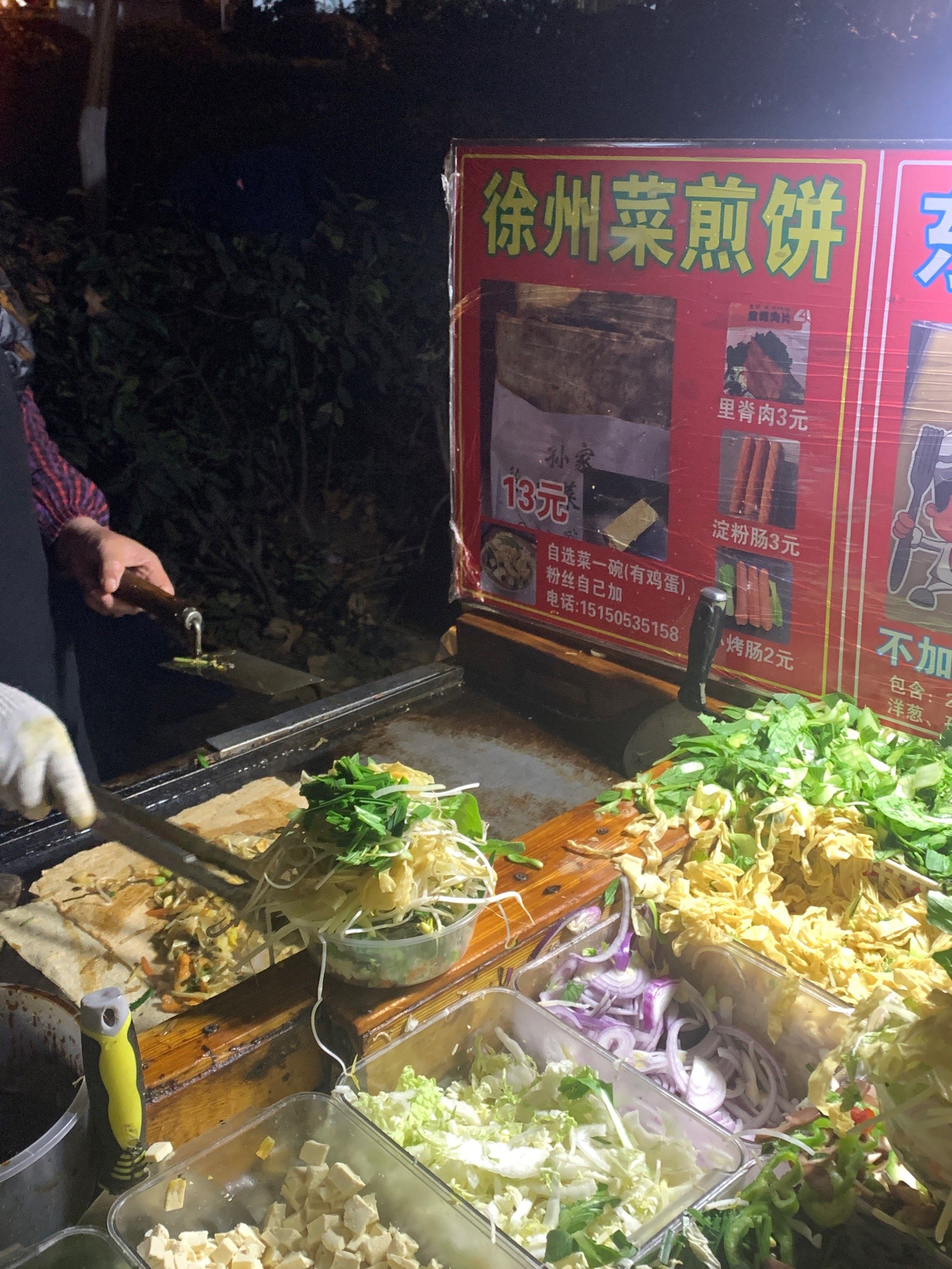 排超长队伍的徐州菜煎饼!