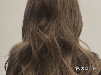 要说日常低调，无论怎么流行都在棕色，亚麻色的范畴以内