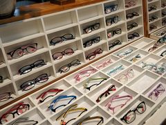 -MiRi眼镜连锁·蔡司·尼康控优点合作店(莘庄店)