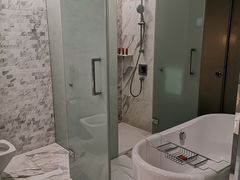 -上海滴水湖皇冠假日酒店