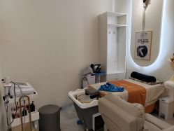 -清泉养发·头皮spa·脱发白发养护中心