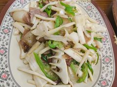 腊肉炒鲜笋-农家土菜老煨锅(木鱼镇店)