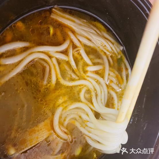 滇小二云南小锅米线
