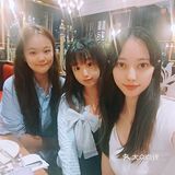 姐妹情[爱心]在红酒与牛排之间