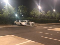 -奕欧来上海购物村停车场