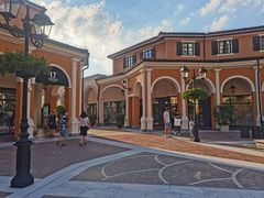 -佛罗伦萨小镇广佛名品奥特莱斯(疏港路店)