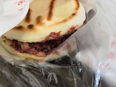 -清真马乐贝腊牛肉蛋黄菜夹馍(马蓉洒金桥店)