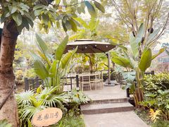 -茅草房·河畔园林火锅