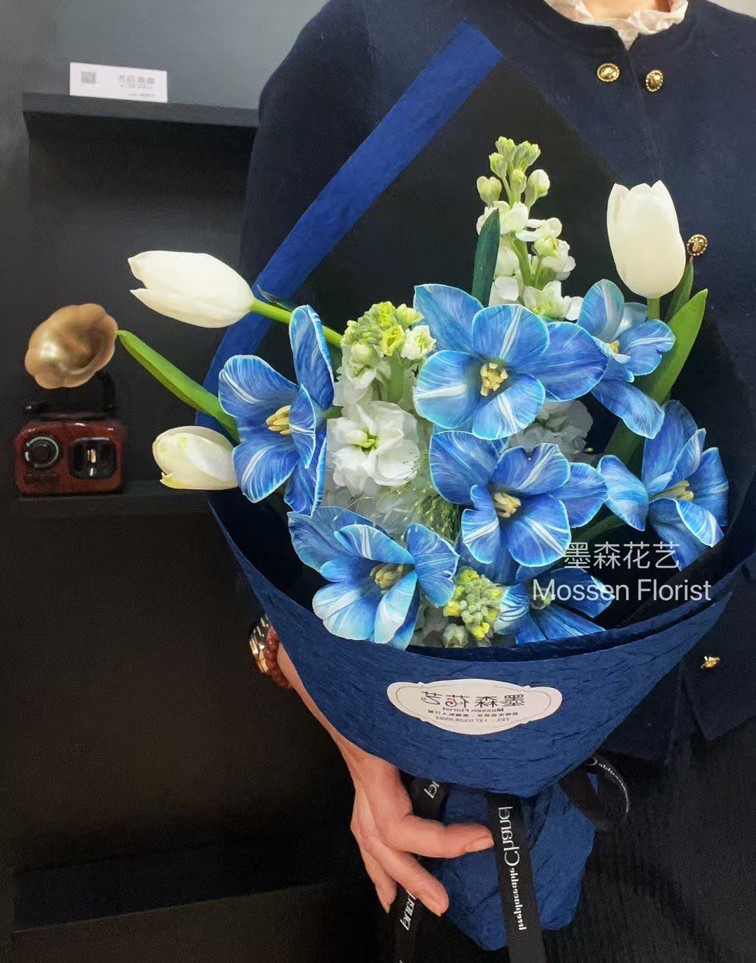 38女神节快乐午夜蓝吸色郁金香花束