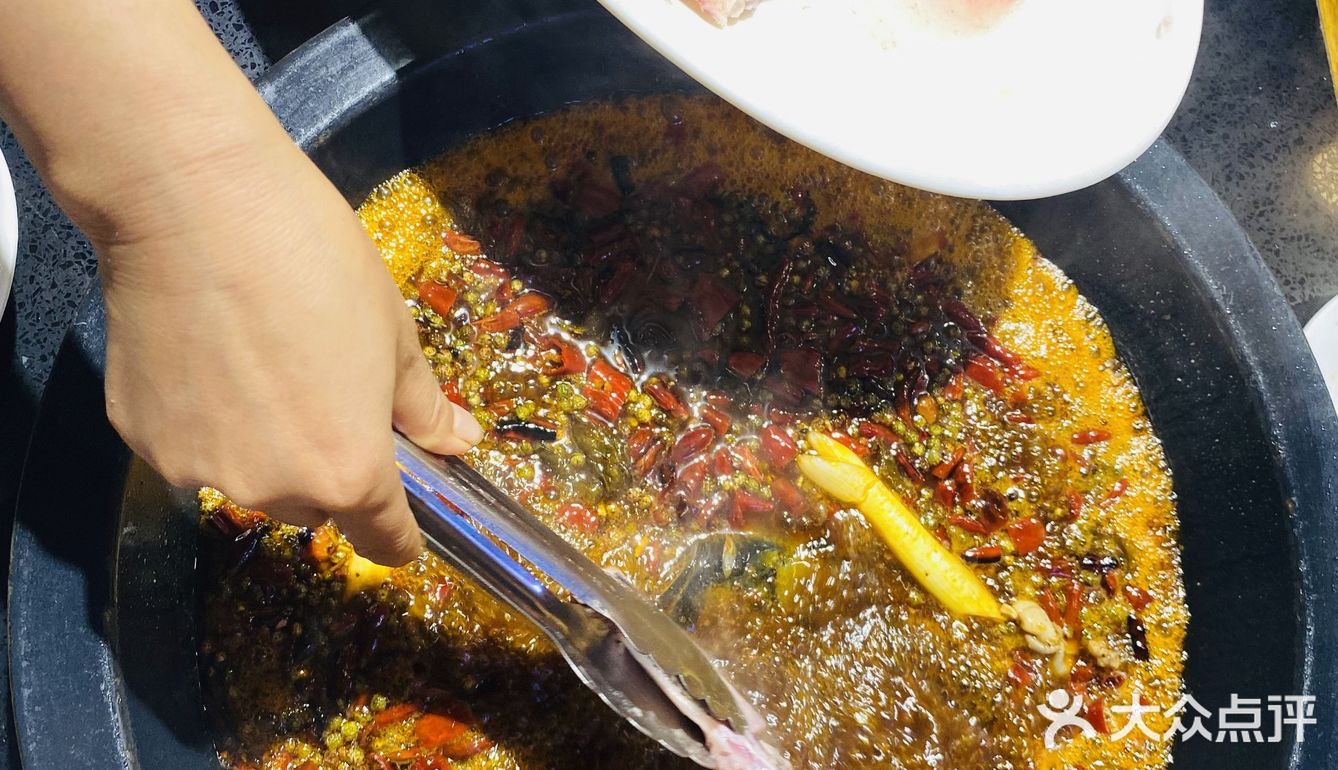 味道是相当的巴适，鱼都是鲜活点杀的，价格心知肚明