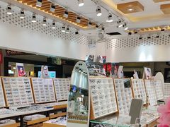 -美式眼镜·授权蔡司.依视路.尼康.豪雅.明月(人民广场店)