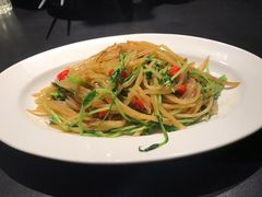 酸辣土豆丝炒豆苗-老头儿油爆虾·1987杭州烟火味(湖滨银泰in77D区店)