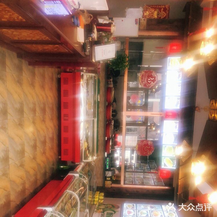 经济实惠，价位也挺亲民，海鲜非常新鲜。环境干净利索