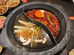 -宽板凳老灶火锅(台湾街店)