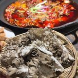 做了一辈子火锅的张孃孃，开了家招牌红彤彤的野火锅