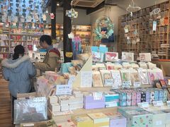 -猫的天空之城概念书店(杭州南宋御街店)