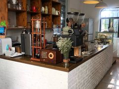 -彳亍咖啡·这里(水湾路店)