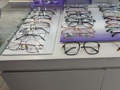 -美式眼镜·授权蔡司.依视路.尼康.豪雅.明月(南翔印象城店)