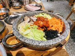 辣五花石锅拌饭-姜虎东白丁烤肉(恒隆广场店)