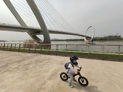 -南京眼步行桥
