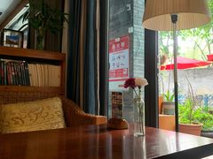靠窗位-感悟时光书吧(融汇店)