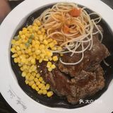 配菜可以二选一,要么意面,要么土豆泥,要么鸡蛋