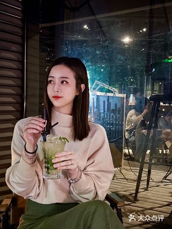 D32Bistro|藏在闹市里的露营系美式餐酒吧